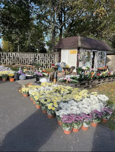 Kwiaciarnia ,,Magnolia'' - przy cmentarzu